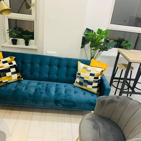 Cheerful 2 Bedroom Homely Apartment, Sleeps 6 Guest Comfy, 3X Double Bed, Parking, Free Wifi, Suitable For Business, Leisure Guest,Glasgow, Glasgow West End, Near City Centre Εξωτερικό φωτογραφία