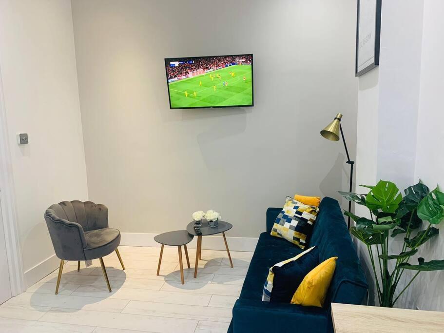 Cheerful 2 Bedroom Homely Apartment, Sleeps 6 Guest Comfy, 3X Double Bed, Parking, Free Wifi, Suitable For Business, Leisure Guest,Glasgow, Glasgow West End, Near City Centre Εξωτερικό φωτογραφία