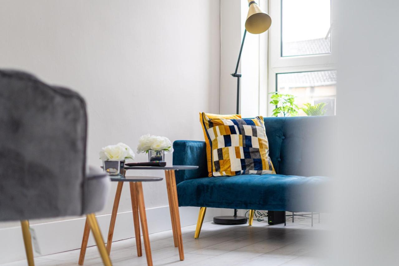 Cheerful 2 Bedroom Homely Apartment, Sleeps 6 Guest Comfy, 3X Double Bed, Parking, Free Wifi, Suitable For Business, Leisure Guest,Glasgow, Glasgow West End, Near City Centre Εξωτερικό φωτογραφία
