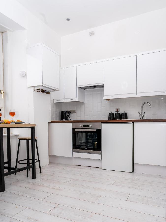 Cheerful 2 Bedroom Homely Apartment, Sleeps 6 Guest Comfy, 3X Double Bed, Parking, Free Wifi, Suitable For Business, Leisure Guest,Glasgow, Glasgow West End, Near City Centre Εξωτερικό φωτογραφία