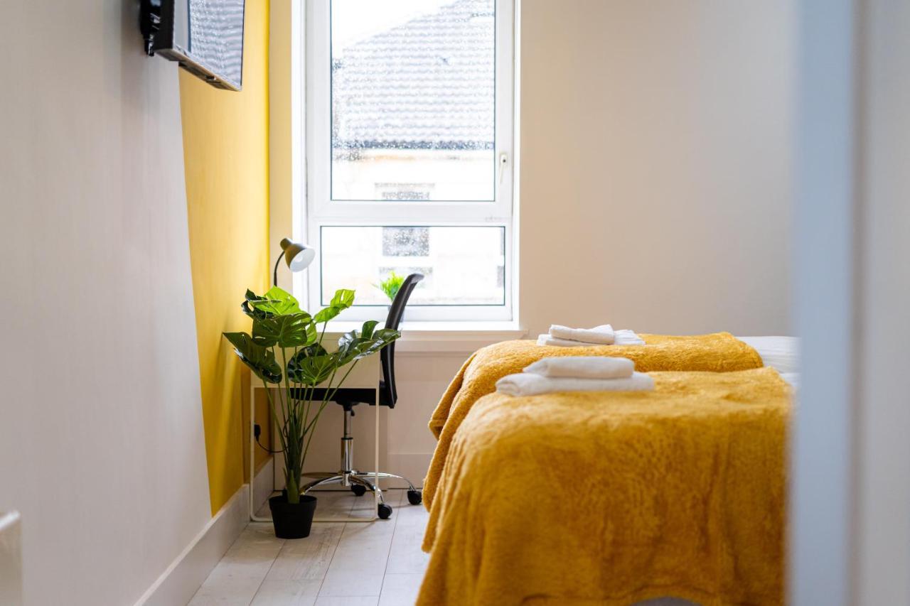 Cheerful 2 Bedroom Homely Apartment, Sleeps 6 Guest Comfy, 3X Double Bed, Parking, Free Wifi, Suitable For Business, Leisure Guest,Glasgow, Glasgow West End, Near City Centre Εξωτερικό φωτογραφία