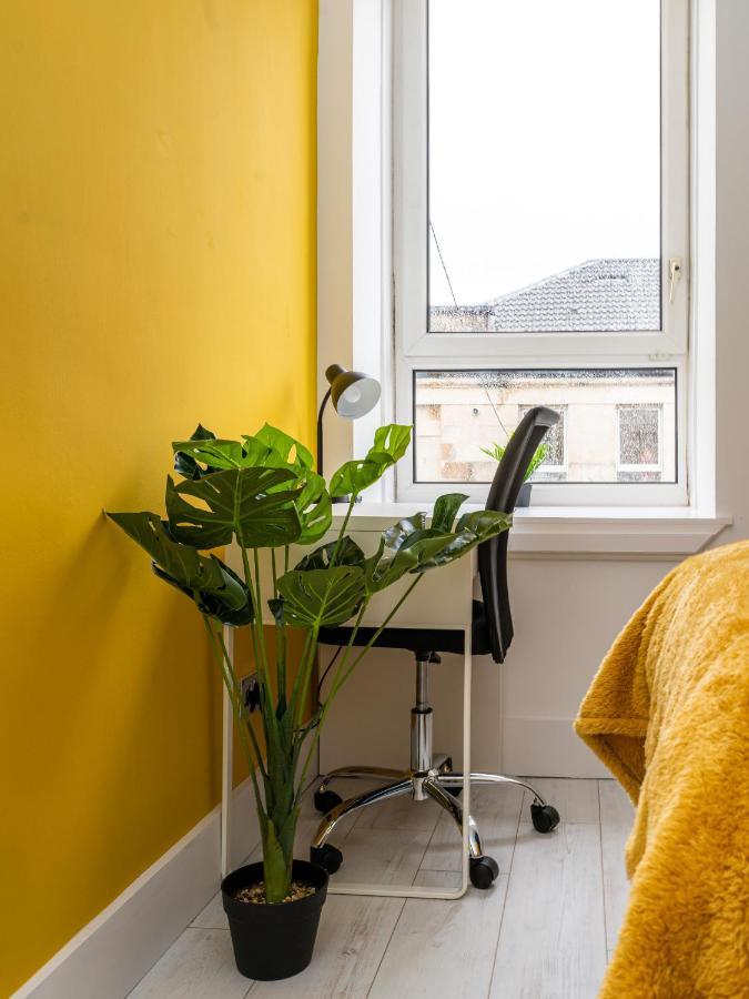 Cheerful 2 Bedroom Homely Apartment, Sleeps 6 Guest Comfy, 3X Double Bed, Parking, Free Wifi, Suitable For Business, Leisure Guest,Glasgow, Glasgow West End, Near City Centre Εξωτερικό φωτογραφία