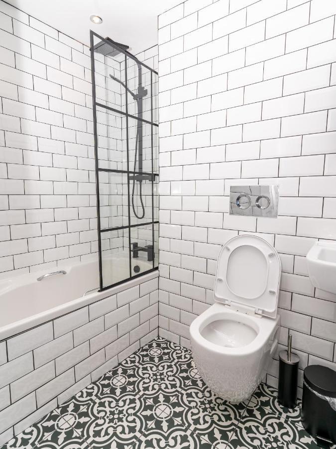 Cheerful 2 Bedroom Homely Apartment, Sleeps 6 Guest Comfy, 3X Double Bed, Parking, Free Wifi, Suitable For Business, Leisure Guest,Glasgow, Glasgow West End, Near City Centre Εξωτερικό φωτογραφία
